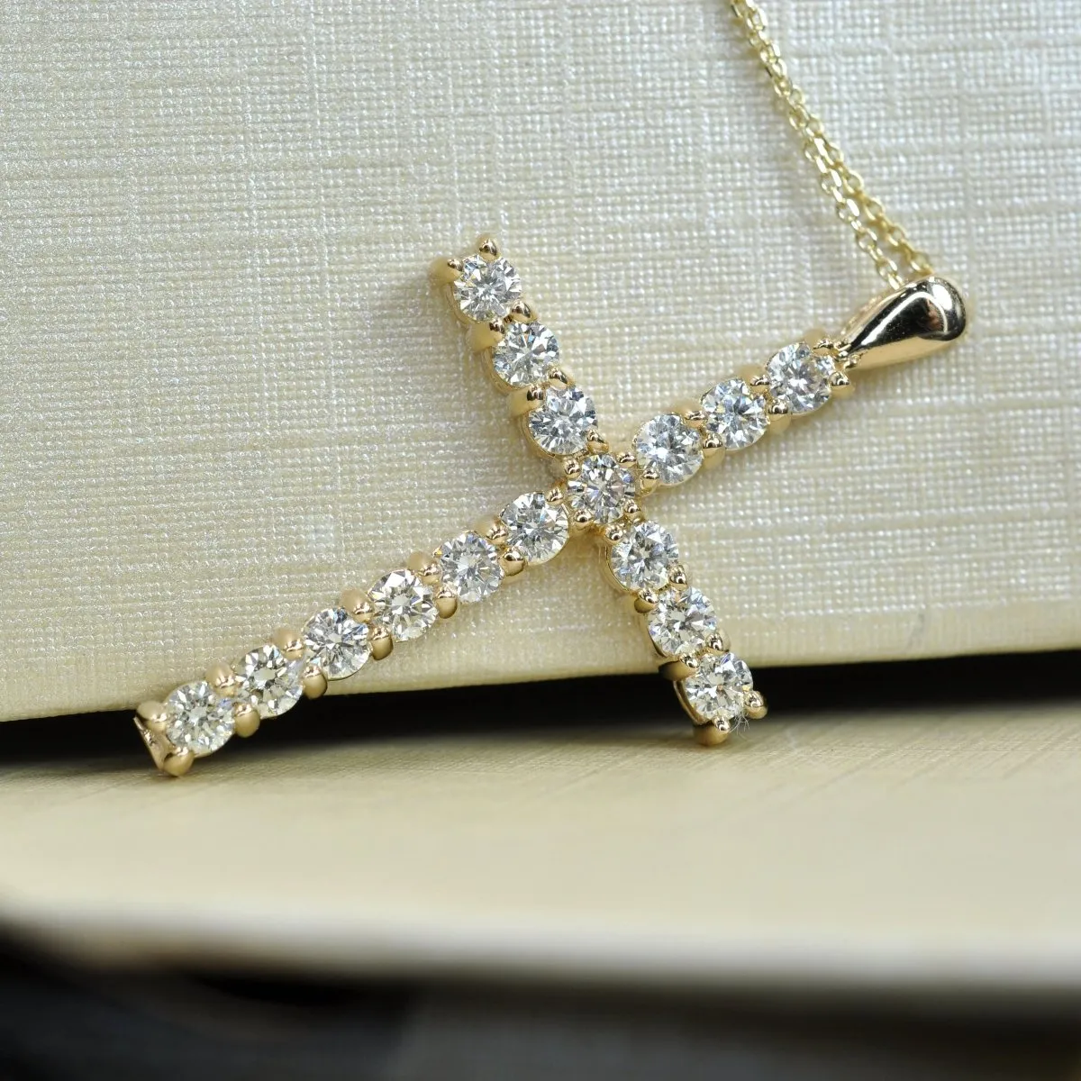 1.00 CT Round Cut Diamonds - Diamond Pendant