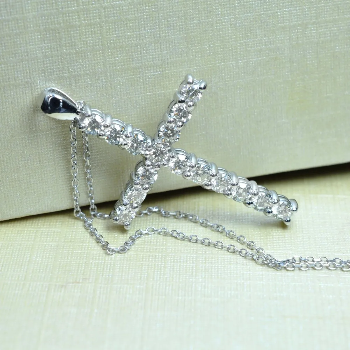 1.00 CT Round Cut Diamonds - Diamond Pendant