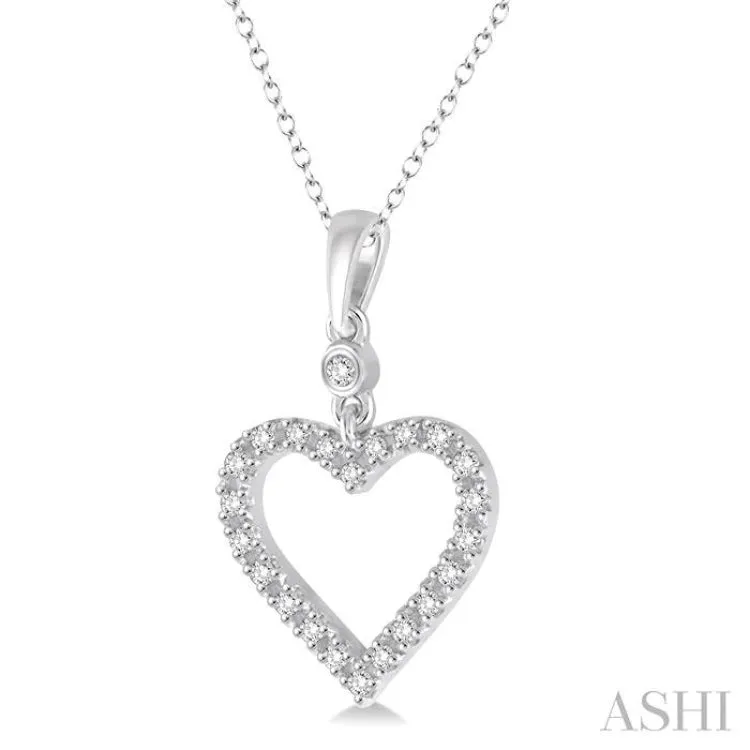 1/6 Ctw Round Cut Diamond Heart Pendant in 10K White Gold with Chain