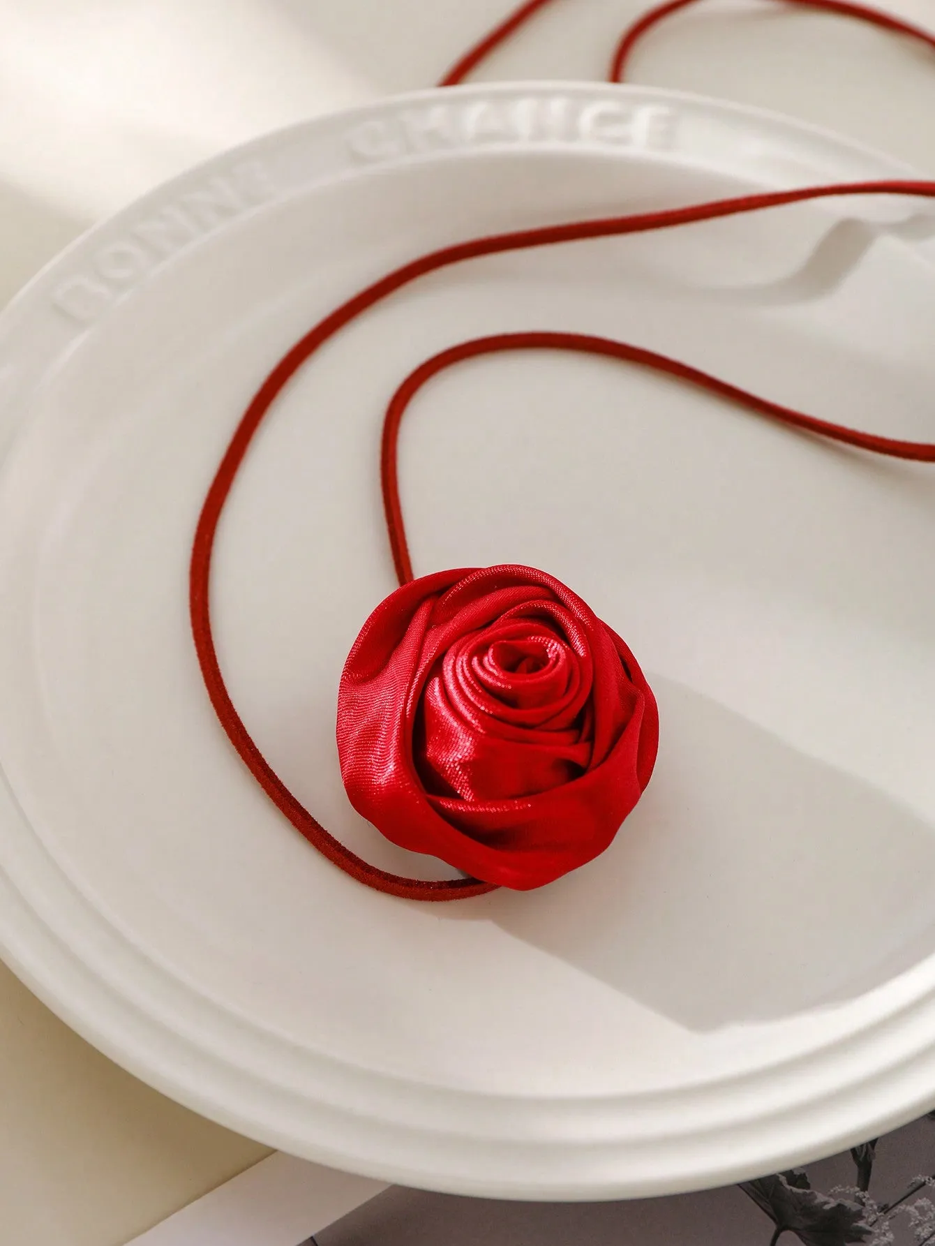 1pc Women's Elegant Fabric Flower Charm Necklace Satin Rose Choker Necklace