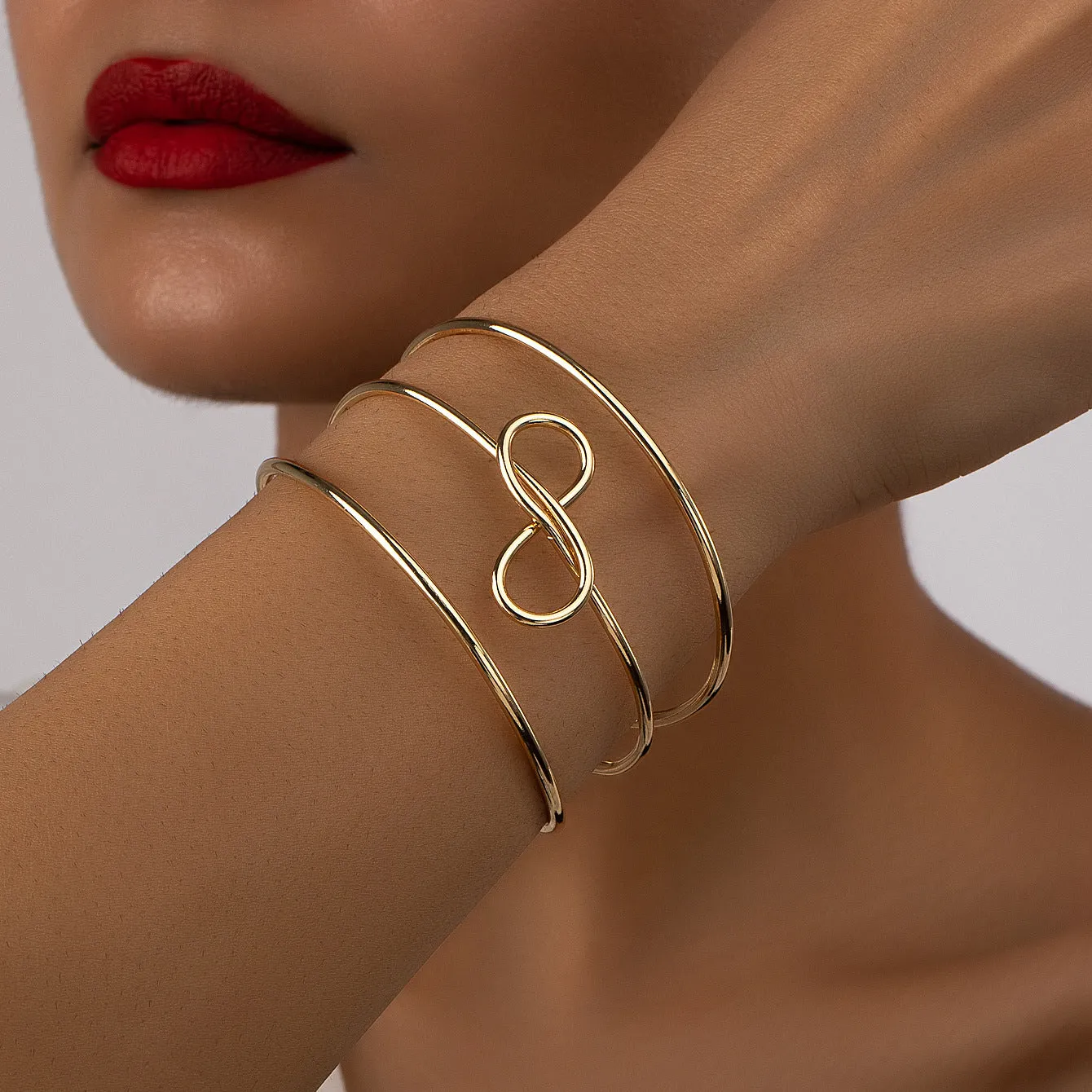 Adjustable Metal Line Bracelet - Vienna Verve Collection