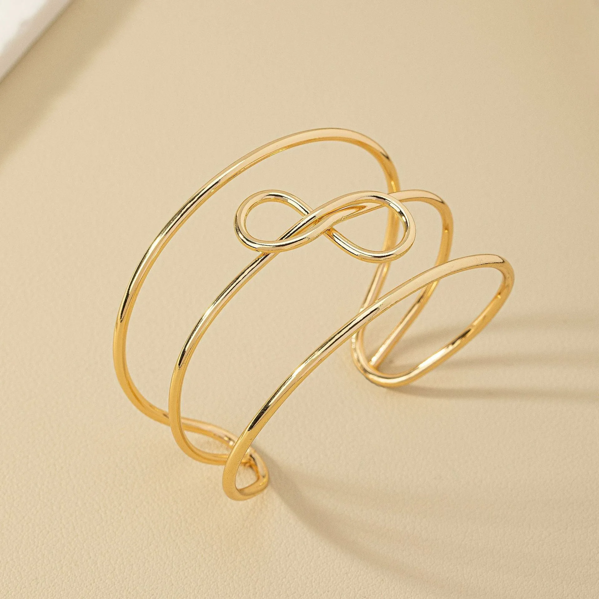 Adjustable Metal Line Bracelet - Vienna Verve Collection