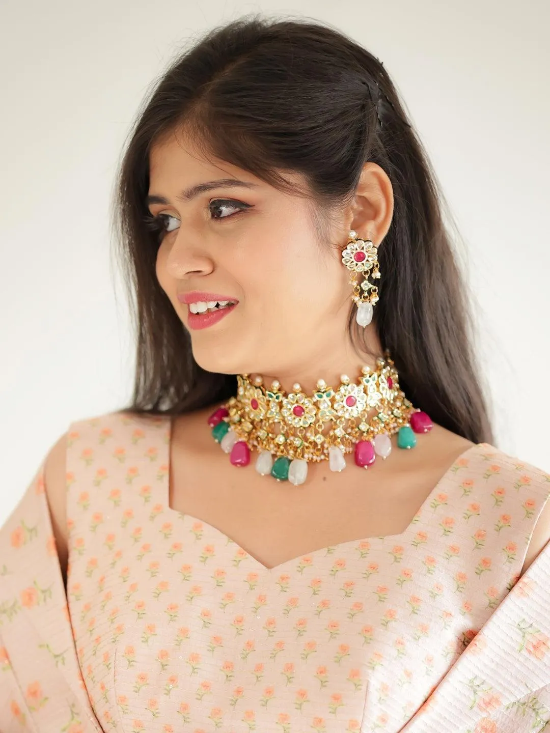 Ayushi Tyagi In Flower Motif Choker Set