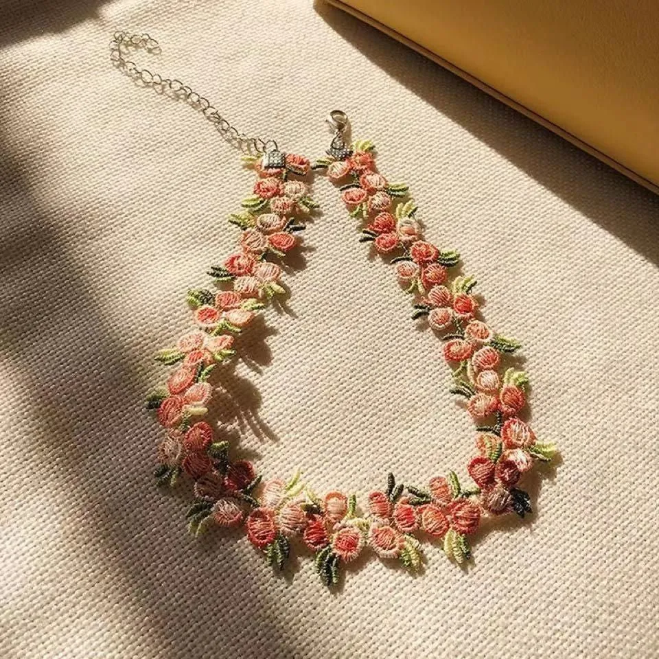 Daisy Flower Necklace PL53042