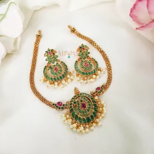 Elegant Peacock Motifs choker with Kemp stone - Emerald green and Ruby