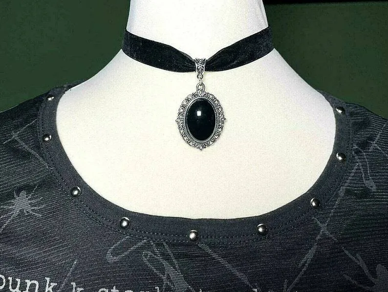 Gothic Vampire Cameo Pendant Velvet Choker Necklace