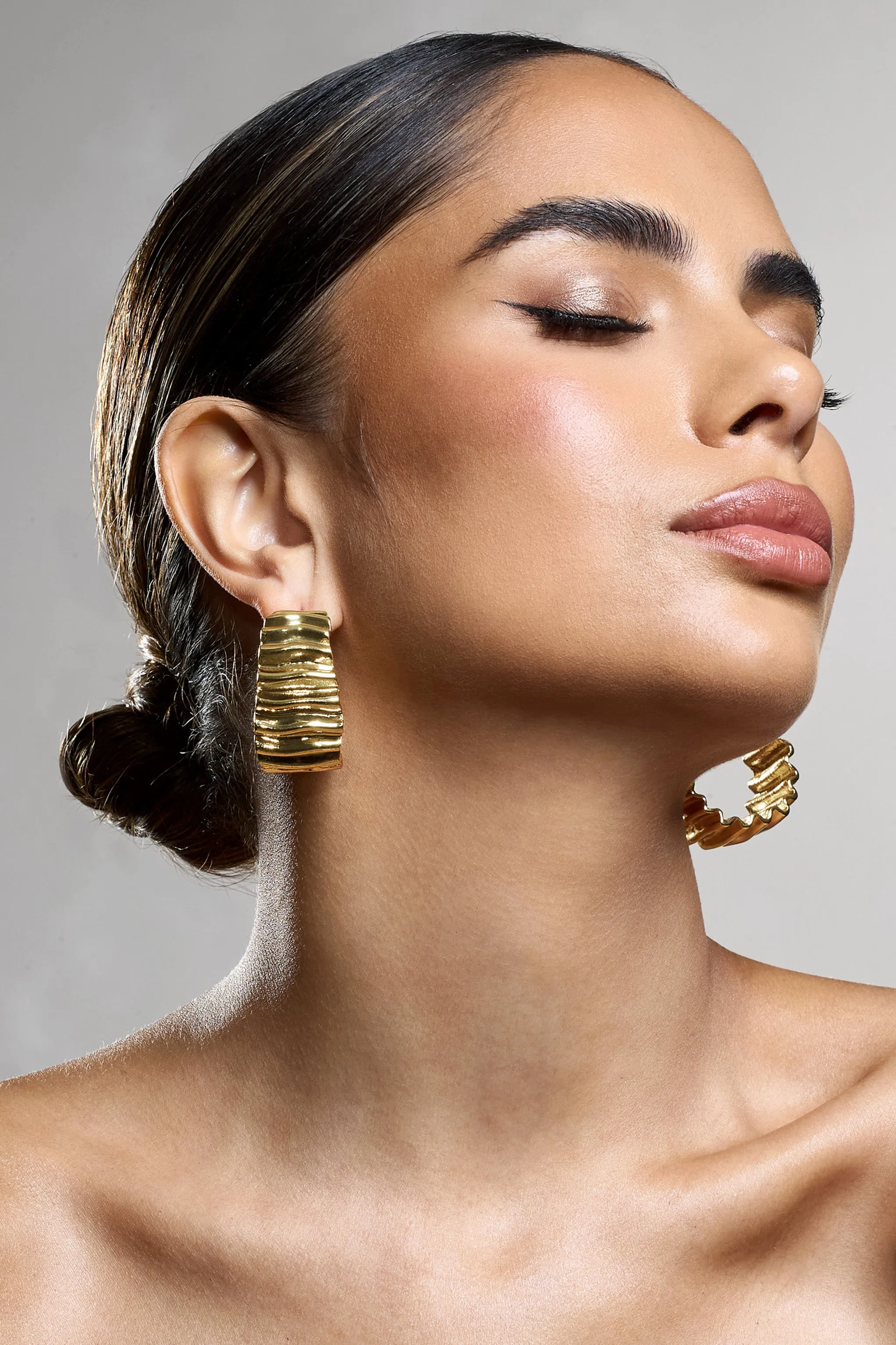 Quinlan | Gold Textured Chunky Hoop Earrings