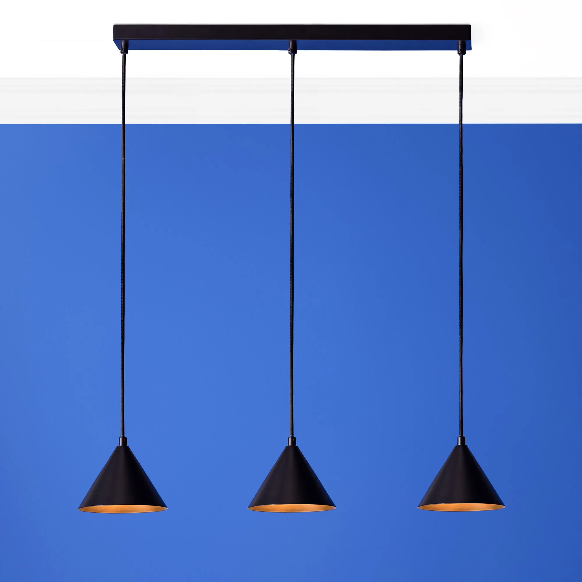 Sway pendant light in black