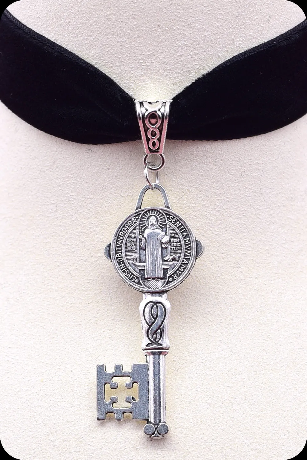 The KEY Antique Silver Black Choker