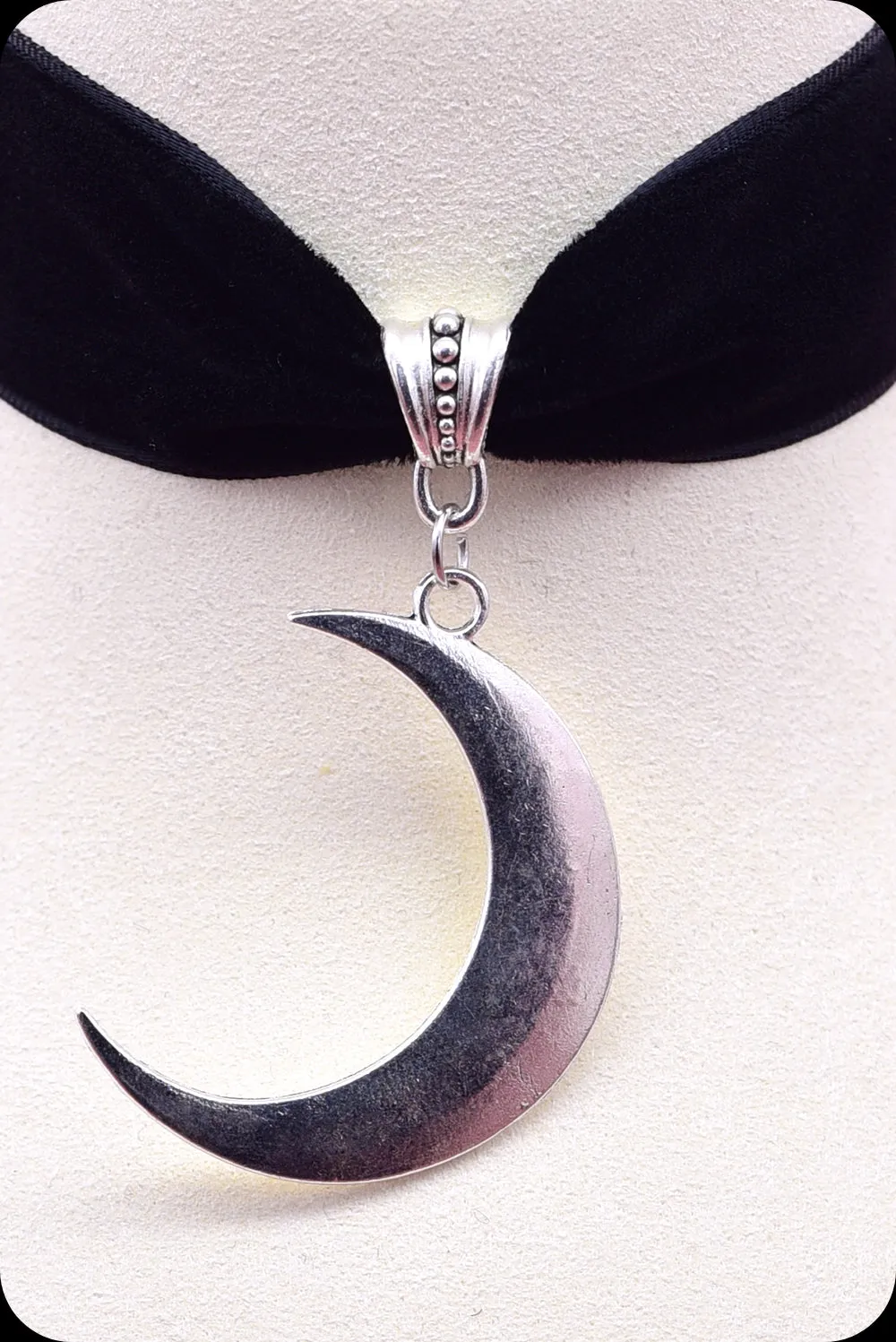 The MOON Antique Silver Black Choker