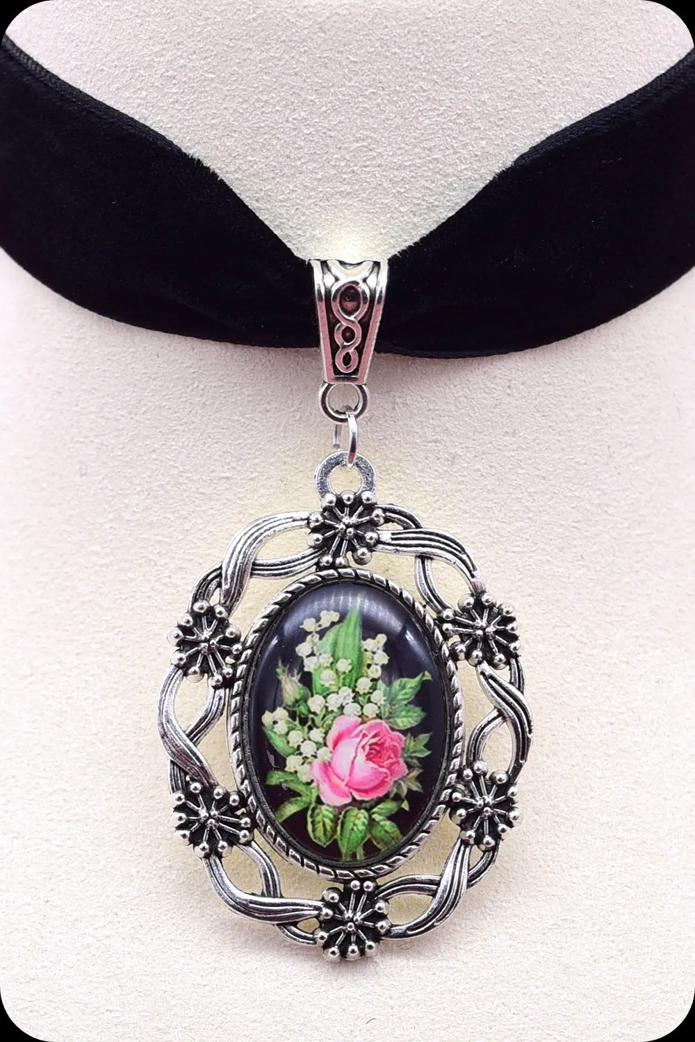 The ROSE Antique Silver Black Choker