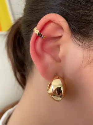 Wavy earcuff